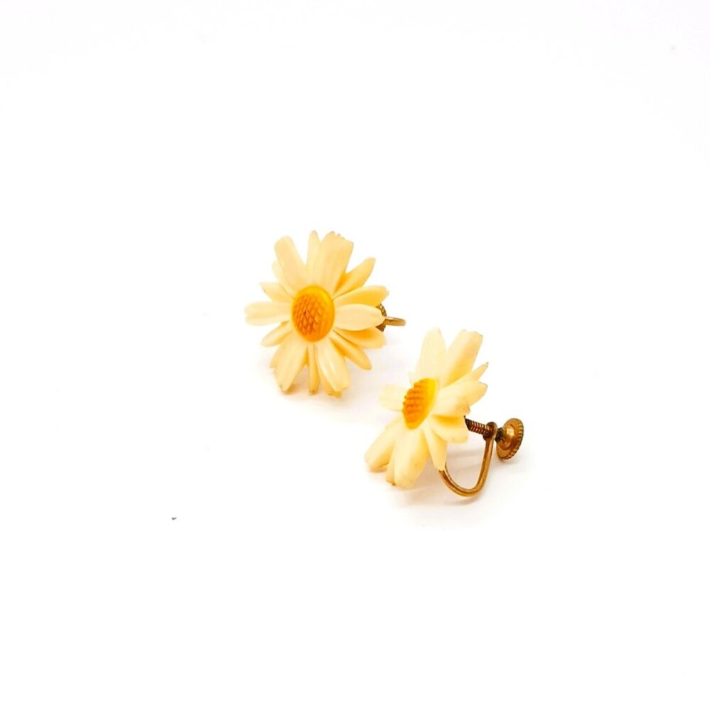 Vintage Daisy Screw Back Earrings White Carved Resin Spring Flower Yellow Center